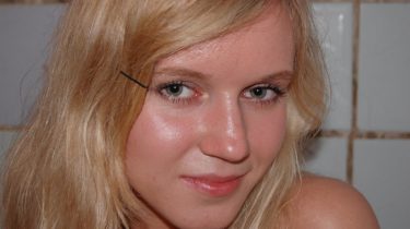 sexy blonde nude